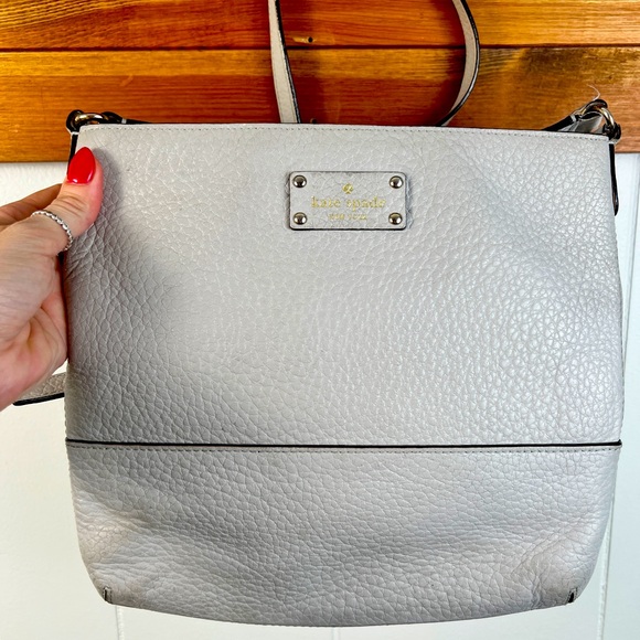Kate Spade grey/silver pebble leather crossbody with adjustable strap - Picture 5 of 16